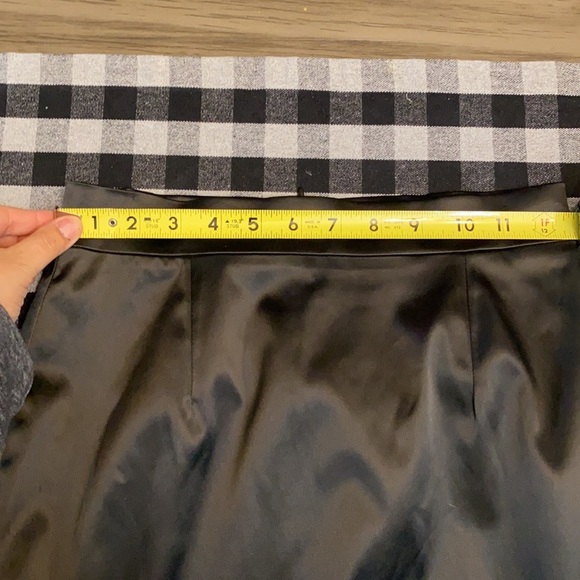 ST.JOHN GRIFFITH & GRAY BLACK SATIN  SKIRT SIZE 4 - Picture 12 of 13